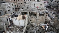 Serangan udara terbaru Israel menghantam tiga rumah warga di kota Rafah, Jalur Gaza bagian selatan.