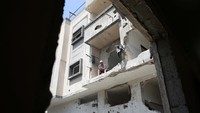 Menurut sejumlah laporan, butuh waktu 14 tahun untuk membersihkan puing-puing bangunan di Kota Gaza.