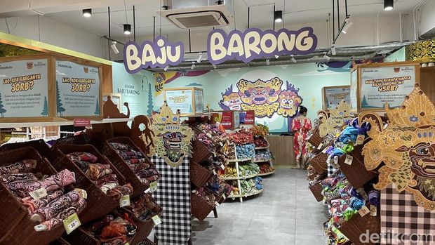 Sejak dibuka pada bulan Mei 2019, The Keranjang Bali telah menjadi landmark unik sebagai pusat oleh-oleh khas Bali. Bangunannya yang ikonik, berbentuk seperti keranjang raksasa, telah mencuri perhatian siapa pun yang melewatinya.