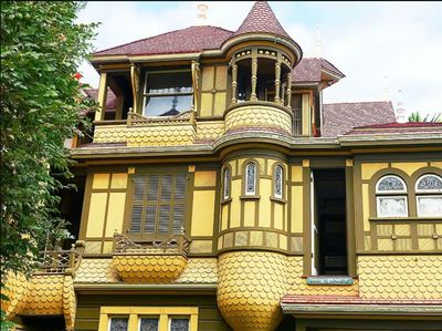 Jeroan Rumah Winchester yang Diduga Dibangun buat Gocek Hantu