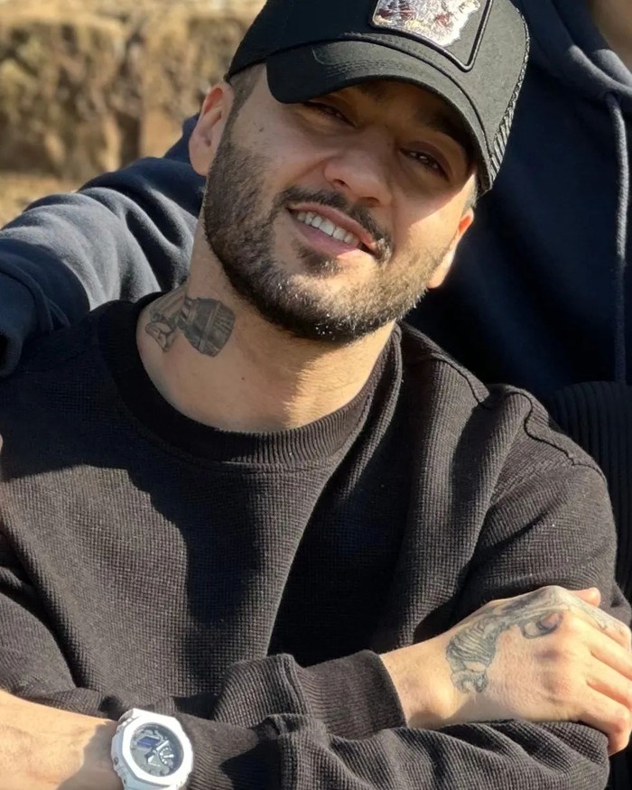 Toomaj Salehi Rapper asal Iran, Toomaj Salehi dikuhum mati karena kritik pemerintah lewat lagunya.