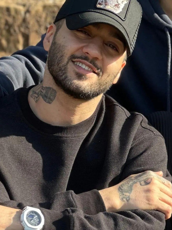 Toomaj Salehi Rapper asal Iran, Toomaj Salehi dikuhum mati karena kritik pemerintah lewat lagunya.