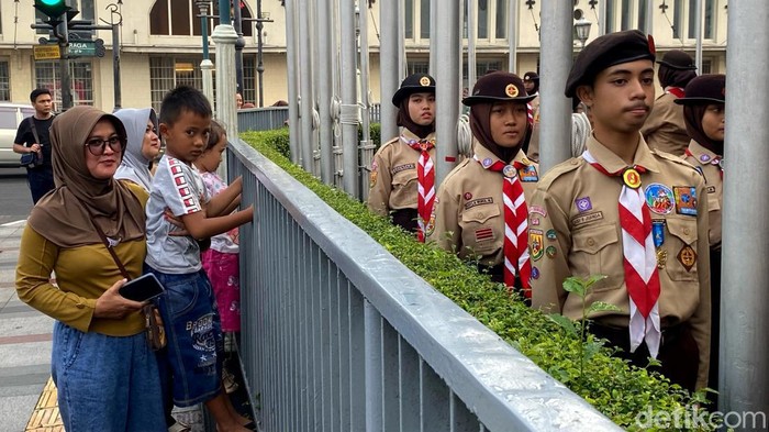 Upacara Penurunan 109 Bendera Peserta Konferensi Asia Afrika di Kota Bandung, Selasa (30/4/2024.