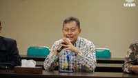 Dalam konferensi pers UTBK SNBT 2024 di Unair, Wakil Rektor Bidang Akademik, Kemahasiswaan, dan Alumni Unair Bambang Sektiari Lukiswanto menyampaikan kenaikan pendaftar Program Vokasi Unair pada UTBK SNBT 2024.“ Mengingat, peserta dapat memilih maksimal empat prodi, dua di antaranya harus vokasi, program studi D3 atau D4,” ucapnya. Foto: Dok Unair