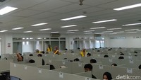 Direktur Jenderal Pendidikan Tinggi (Dirjen Dikti) Kemendikbudristek, Abdul Haris, Ketua Umum SNPMB 2024 Ganefri, dan jajarannya melakukan peninjauan pada hari pertama UTBK 2024 di UI Depok. Foto: Cicin Yulianti/detikEdu