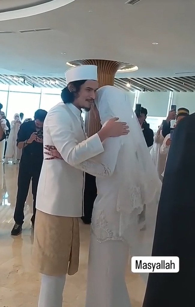 Sausan Sabrina sendiri rupanya pernah menjajal dunia perfilman tanah air. Ia pernah membintangi salah satu film yang disiarkan melalui kanal YouTube, berjudul Song of Hyena. Foto: TikTok/@mrsfunny