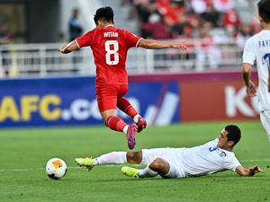Mengapa Insiden Witan Jadi Drop Ball, Bukan Free Kick atau Penalti?