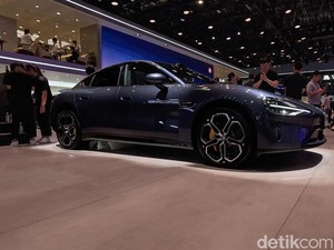 Mobil Listrik Xiaomi Bikin Penasaran, Mau Lihat Doang Harus Antre Berjam-jam