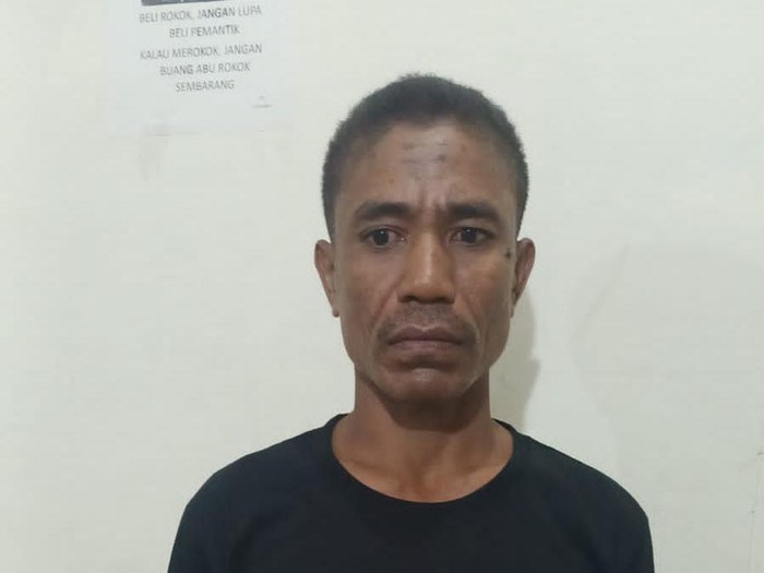 Yoktan Tnunay, salah satu pembakar rumah dan perusakan motor di Kabupaten Kupang ditangkap polisi. (Dok Polres Kupang)