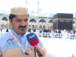 Orang Ini Beruntung Bisa Sajikan Air Zamzam untuk Jemaah di Mekkah