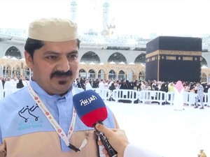 Orang Ini Beruntung Bisa Sajikan Air Zamzam untuk Jemaah di Mekkah