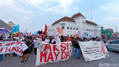 Aksi Massa Saat Demo Hari Buruh di Jogja dalam Bingkai Kamera