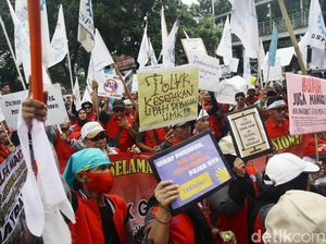 Peringatan May Day di GBK Selesai, Buruh Mulai Membubarkan Diri