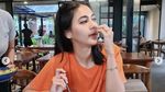 Bikin Ngiler! Paula Verhoeven Kulineran di Ubud dan Ngopi di Madina