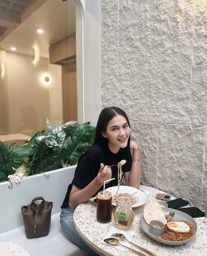 Bikin Ngiler! Paula Verhoeven Kulineran di Ubud dan Ngopi di Madina