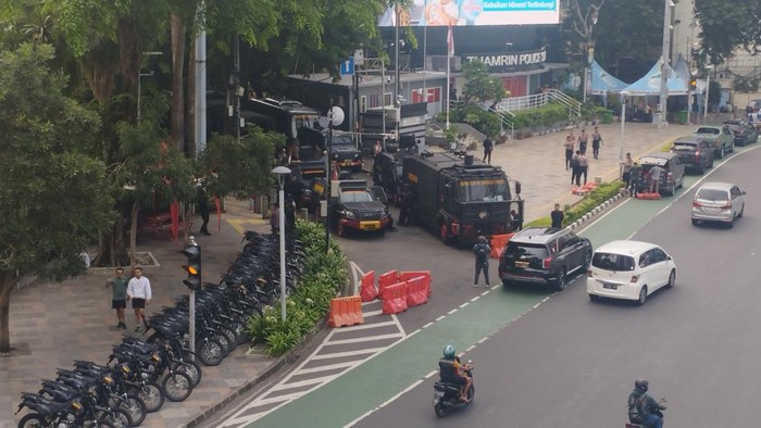 Brimob-Water Cannon Siaga di Bundaran HI Jelang Aksi May Day