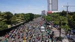 Momen Buruh Tumplek Blek Penuhi Frontage Ahmad Yani Surabaya