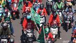 Momen Buruh Tumplek Blek Penuhi Frontage Ahmad Yani Surabaya