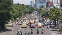Para buruh menuntut adanya pencabutan UU Omnibus Law nomor 6/2023, pengesahan Pergub Jatim tentang Perlindungan Tenaga Kerja, pengesahan RUU Perlindungan Pekerja Rumah Tangga (PRT), Perda jaminan pesangon, alokasi APBD untuk BPJS Kesehatan rakyat miskin, tolak upah dan pesangon murah, serta menolak outsourcing. (Foto: Praditya Fauzi Rahman/detikJatim)