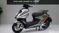 Produk ketiga adalah TAILG S2. Motor ini merupakan produk yang dihadirkan untuk para pecinta motor listrik.TAILG S2 memiliki desain yang mekanikal dengan top speed mencapai 80 km/jam.