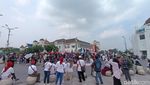 Aksi Massa Saat Demo Hari Buruh di Jogja dalam Bingkai Kamera