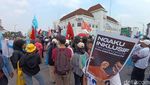 Aksi Massa Saat Demo Hari Buruh di Jogja dalam Bingkai Kamera