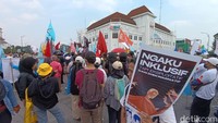 Foto: Idealnya buruh menerima upah hingga Rp 5 juta per bulan untuk standar kebutuhan hidup layak (KHL). Namun rata-rata hanya menerima Rp 2,2 juta untuk kabupaten dan kota. (Dwi Agus/detikJogja)