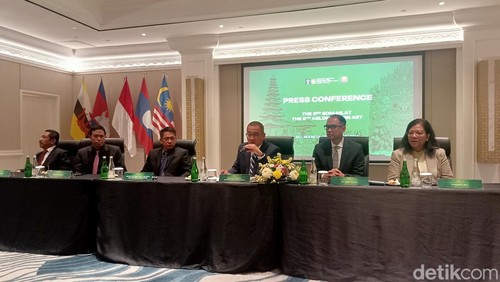 Dirjen AHU Kemenkumham Cahyo Rahardian Muzhar dalam pertemuan dengan awak media di Jimbaran, Badung, Selasa (30/4/2024). (Agus Eka/detikBali)