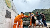 Mereka dibawa menuju Pelabuhan Munte di Kabupaten Minahasa Utara.