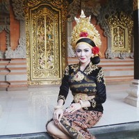 Mahalini merupakan wanita Bali tulen. Ayahnya adalah I Gede Suraharja dan ibunya bernama Ni Nyoman Serini. Nama lengkap Mahalini adalah Ni Luh Ketut Mahalini Ayu Raharja. Foto: Dok. Instagram @mahaliniraharja
