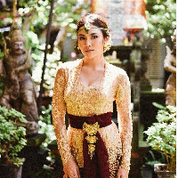 Sebagai wanita yang lahir di Denpasar, Bali, Mahalini pastinya sudah akrab dengan kebaya ala Pulau Dewata. Mahalini tampil dengan kebaya Bali warna kuning yang dilengkapi obi atau belt. Foto: Dok. Instagram @mahaliniraharja