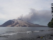 Gunung Ruang Kembali Erupsi, Begini Potretnya