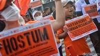 Massa datang dari berbagai daerah di Jawa Timur, seperti Sidoarjo, Pasuruan, Mojokerto, Jombang, Surabaya, hingga Banyuwangi (Foto: Rifki Afifan Pridiasto)