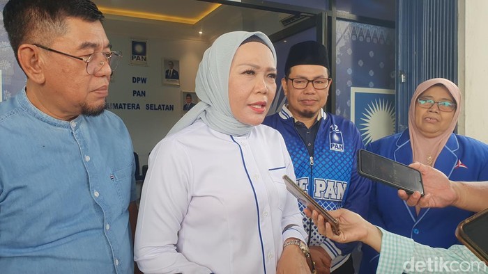 Holda bacagub Sumsel mengembalikan formulir ke PAN.