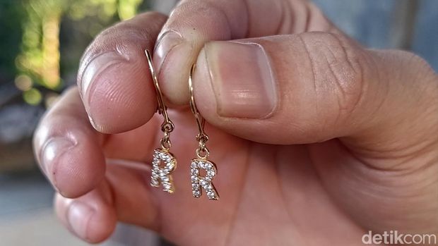 Ilustrasi anting