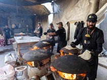 Melihat Relawan WCK Siapkan Makan untuk Pengungsi Palestina