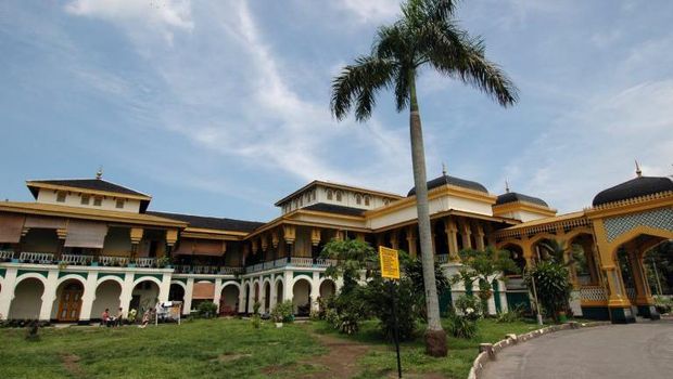Istana Maimun (laman disbudpar Sumut)