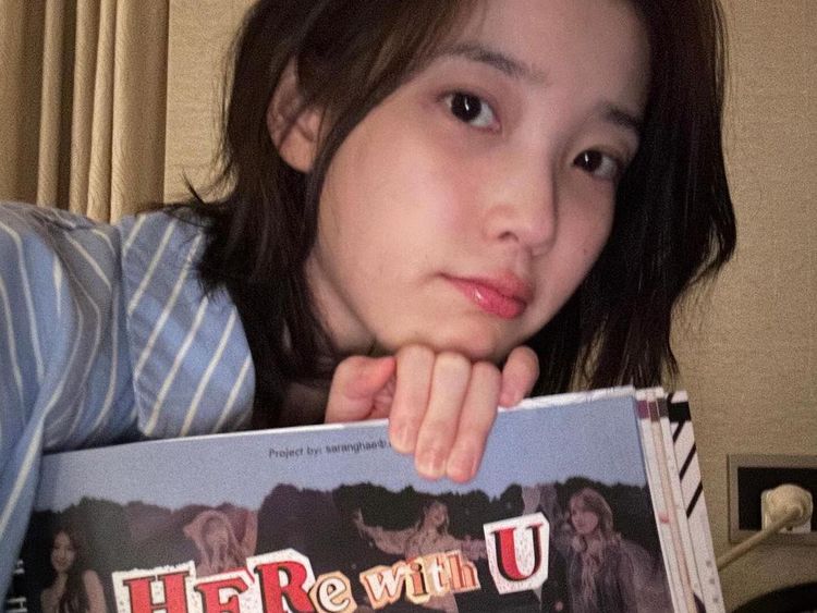 IU Kasih Foto Backstage Konser Spesial Buat UAENA Naga