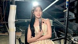 IU Kasih Foto Backstage Konser Spesial Buat UAENA Naga IU Kasih Foto Backstage Konser Spesial Buat UAENA Naga
