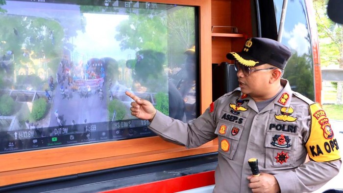 Kapolres Siak AKBP Asep Sujarwadi memantau aksi unjuk rasa massa buruh di Siak (Dok Humas Polres Siak)