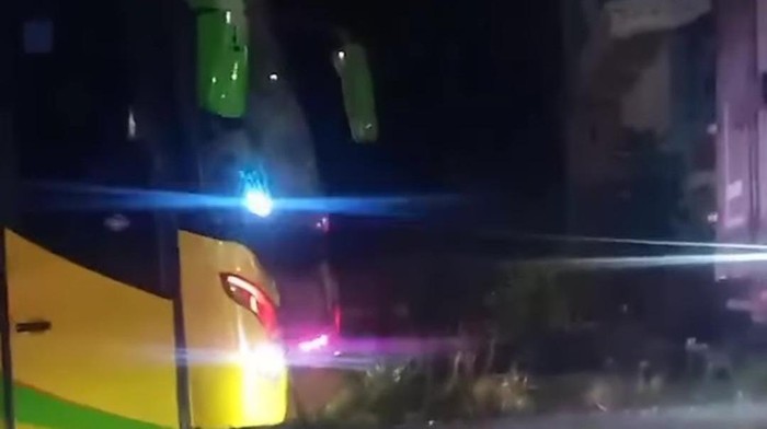 Kecelakaan bus tabrak truk boks di Palopo, Sulsel.