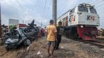 Terbarak KA Argo Wilis, Mobil Ini Ringsek