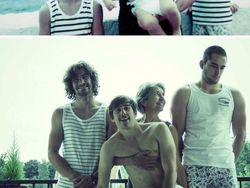 Kompak Banget! Potret Keluarga Mengulang Momen Masa silam