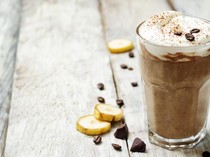 Viral di TikTok Tren Minum Kopi Pisang, Benarkah Menyehatkan?