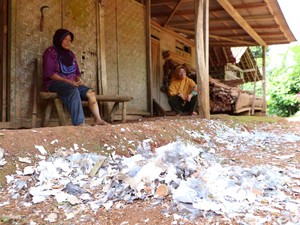 Balon Udara Jatuh Timpa Rumah Warga-Meledak, 4 Orang Terluka