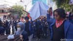 Aksi Teatrikal Warnai Peringatan May Day di Surabaya