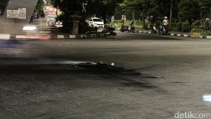 Kondisi lalu lintas di Fly Over Makassar usai massa aksi membubarkan diri.