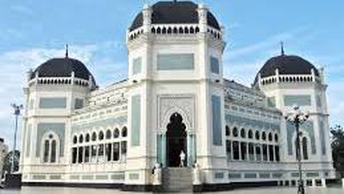 Masjid Raya Al Mahsun (laman disbudpar Sumut)