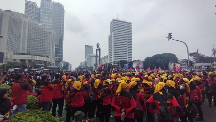 Massa Buruh Long March ke Bundaran HI, Lalin Macet