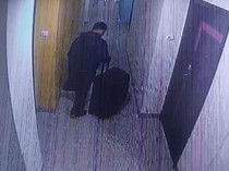 CCTV Hotel Rekam Pembunuh Bawa Koper Berisi Mayat Rini di Bandung